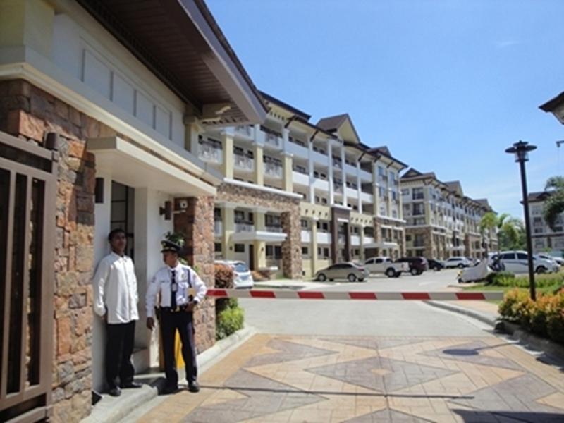 The Oasis Davao Condotel Bagian luar foto